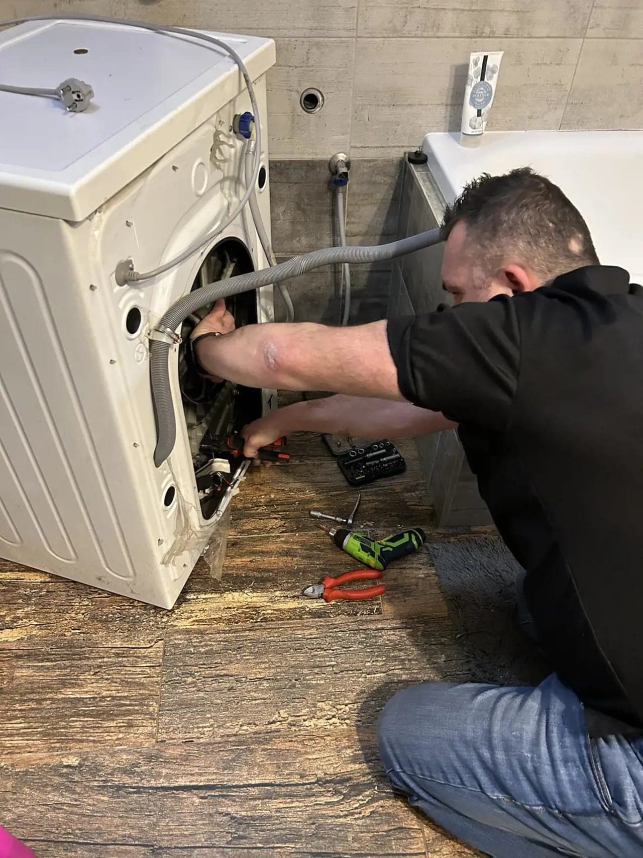 Servis bielej techniky – práčky, sušičky, umývačky